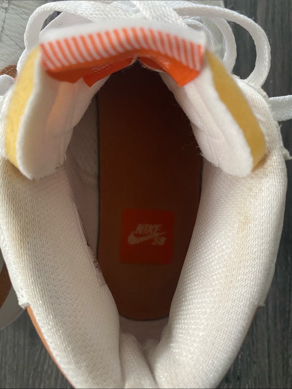 Nike Mens Mid-Top Sneakers. (Or Women) - Picture 8 of 16
